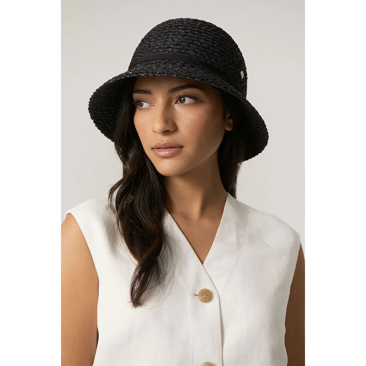 Viola Cloche