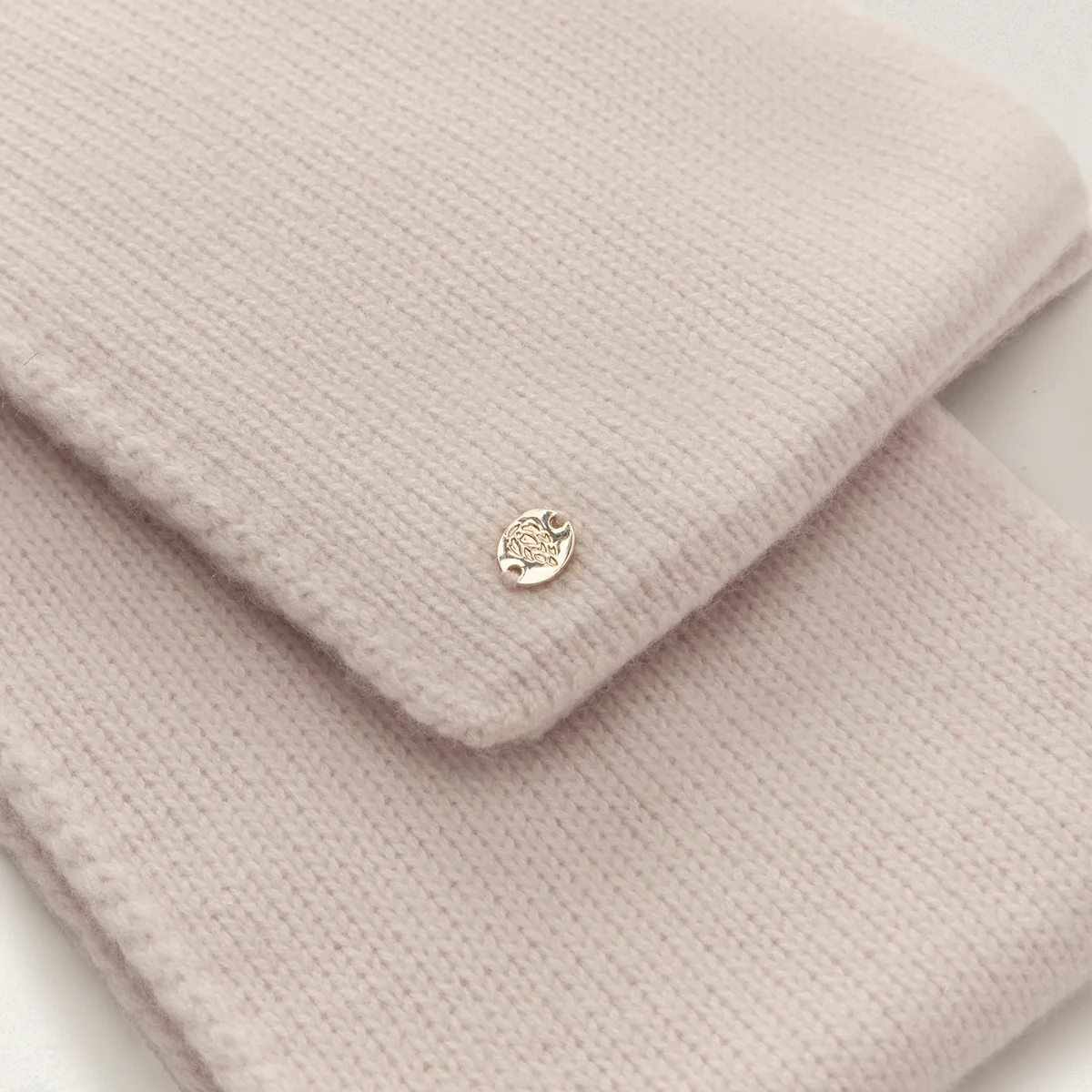 2820-agnes-cashmere-scarf-12.webp Agnes Cashmere Scarf