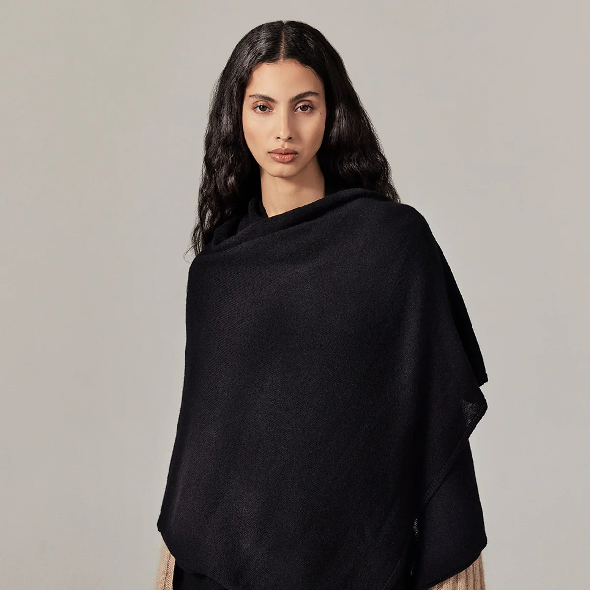 2848-eda-cashmere-blend-travel-wrap-7.webp Eda Cashmere Blend Travel Wrap