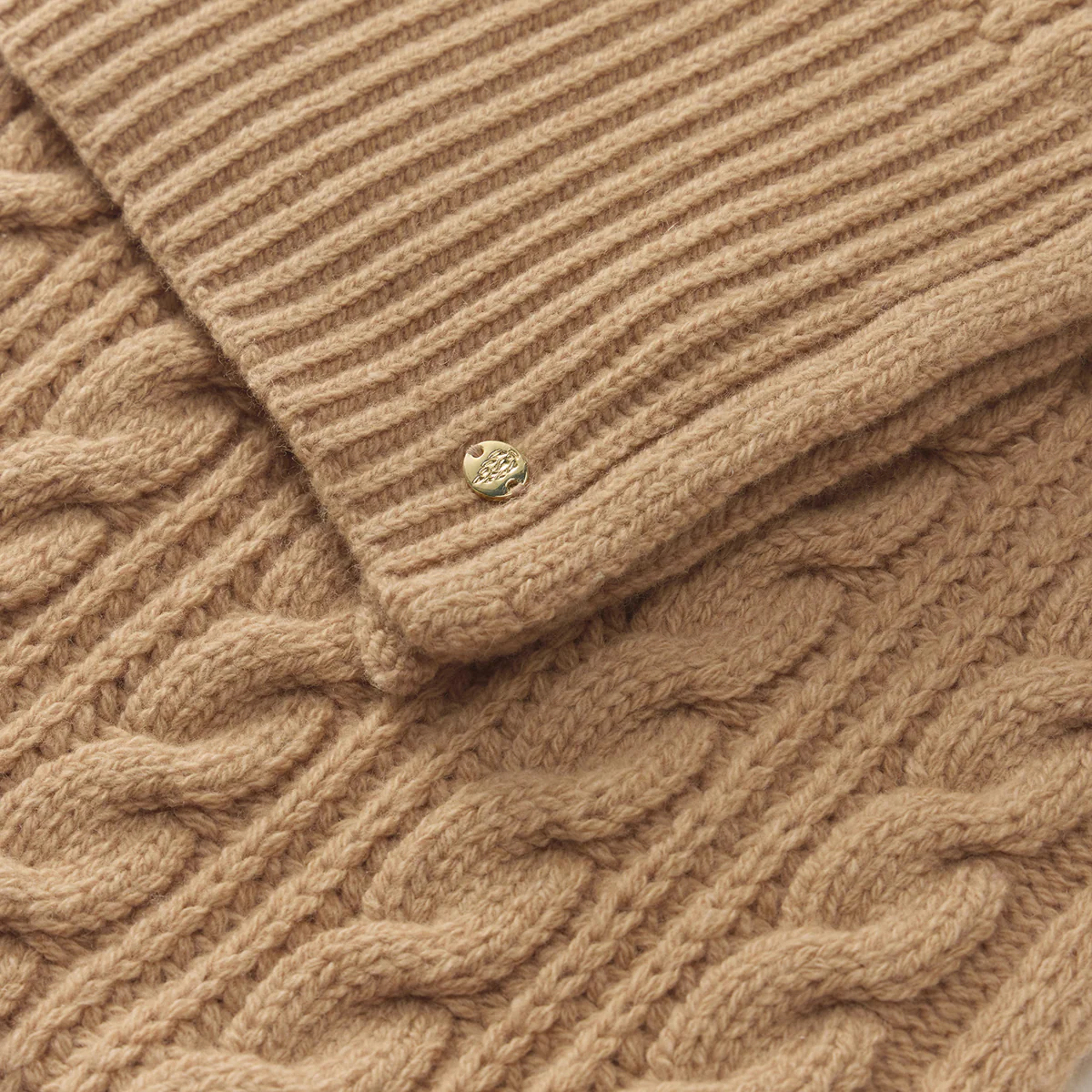 Faye Wool Cable Scarf