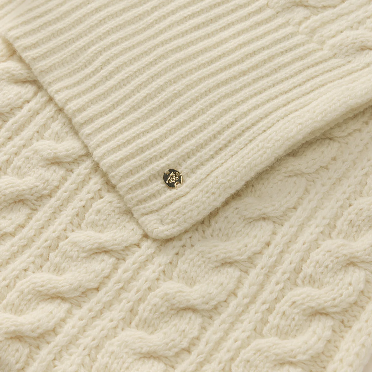 Faye Wool Cable Scarf