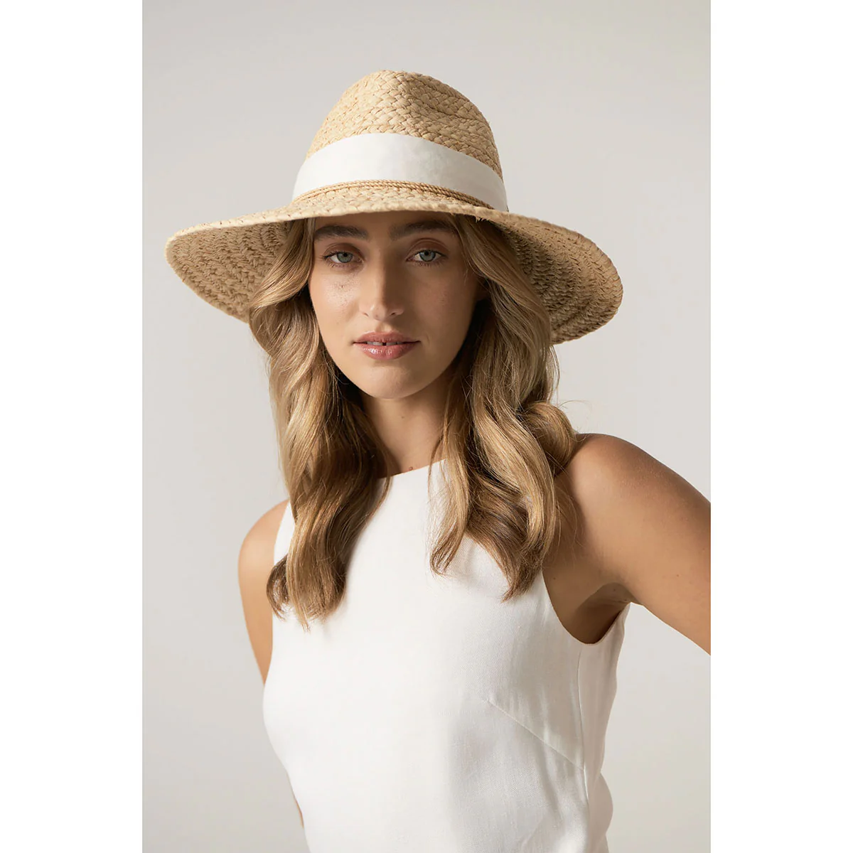 Leoni Fedora